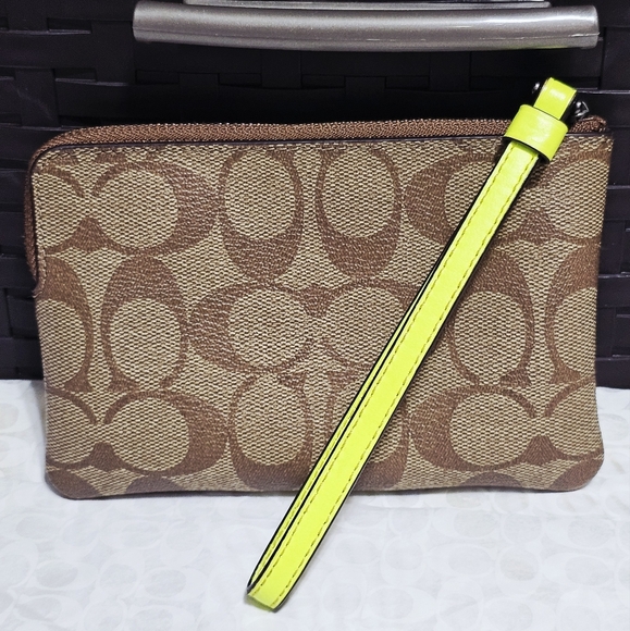 Coach Bright Neon Green Signature Corner Zip Wristlet Wallet 58035 Fluorescent - Picture 2 of 12